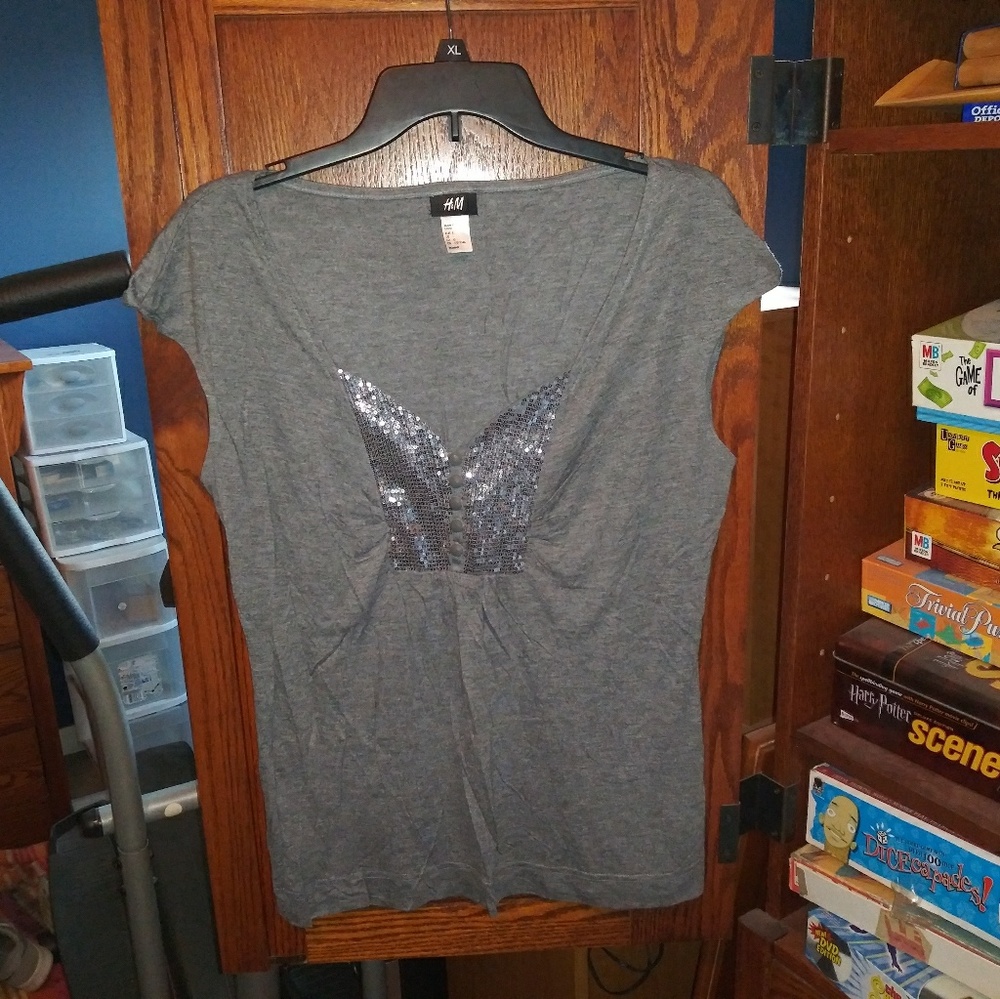 H&M gray t-shirt